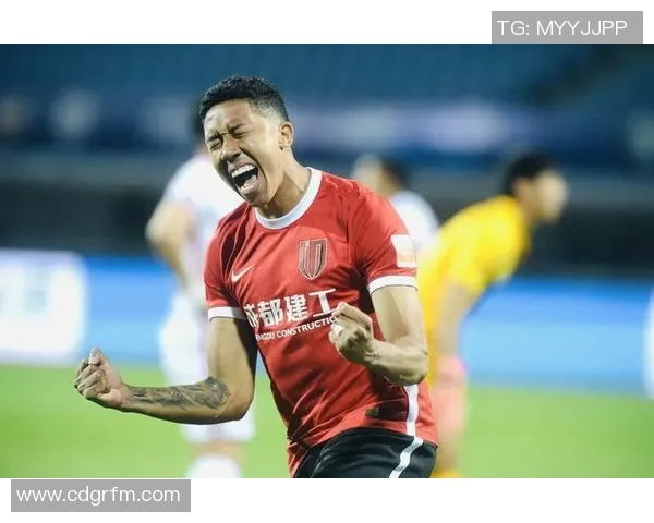 足球明星坠机事件引发关注众多球迷为其祈福希望平安归来