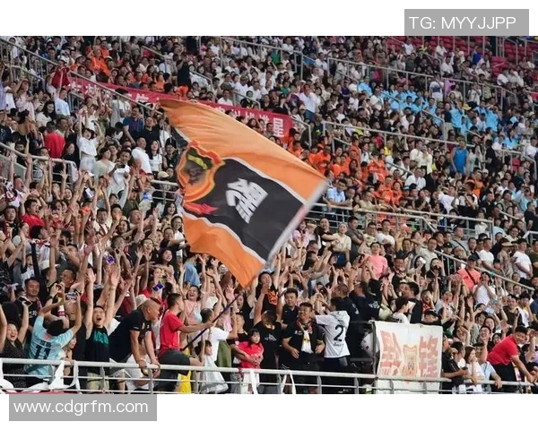 足球明星的中国话之旅：从绿茵场到文化交流的精彩瞬间